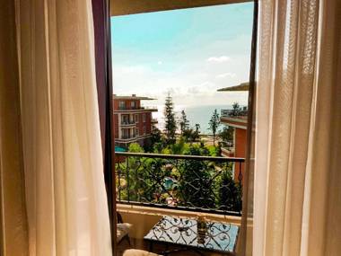 Luxury Dreamland Oasis Apartments