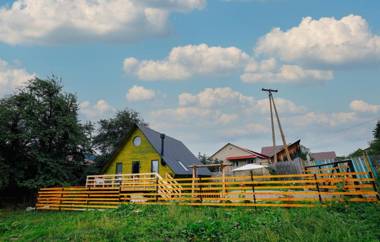 Wooden cottage "green house" in Bakuriani