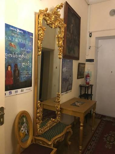 Gutsa Artists Mini-Hotel