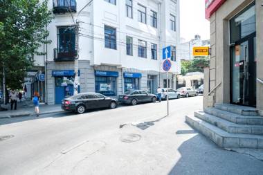 White Apartment Old Tbilisi