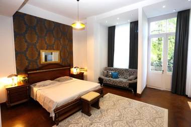 Apartments on Nikoladze 5