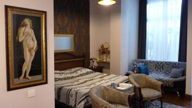 Apartments on Nikoladze 5