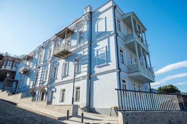 Vakhtang Gorgasali apartment