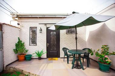 Firuzi Apartment TBS