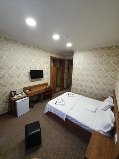 5 Rooms near 300 Aragveli metro station