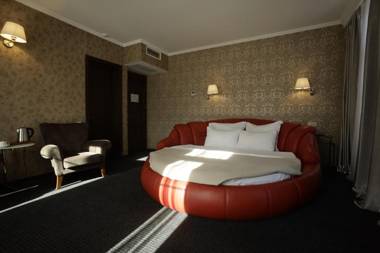 Redline Hotel
