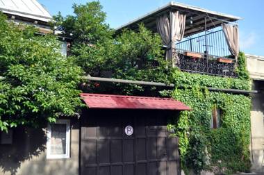 Veranda House on Samreklo 25