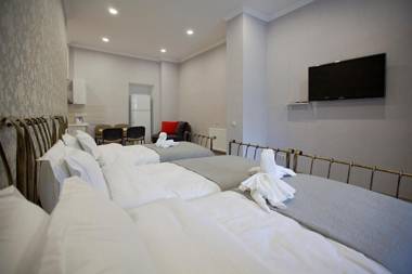 Metekhi Corner Apartments