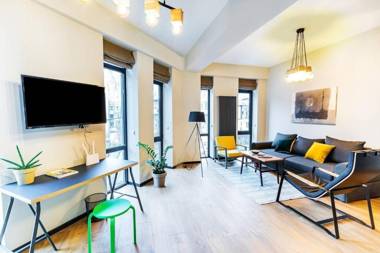 Wehost Pool and Gym Apartment