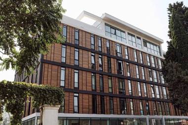 Wehost Pool and Gym Apartment