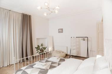 Tbilisi center 2 BD 80sq with Balcony and High ceiling