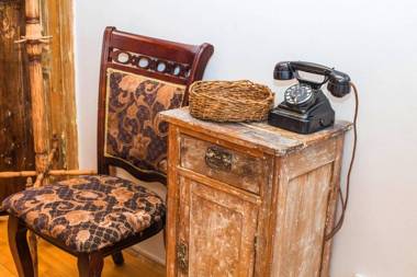 WEhost Georgian Rustic Studio