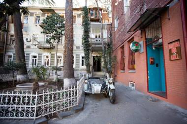 WEhost Georgian Rustic Studio