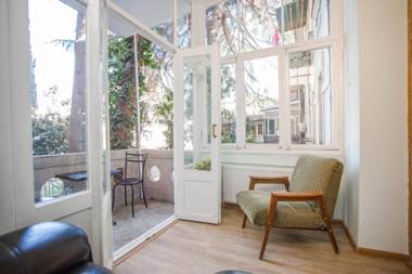 WEhost Georgian Rustic Studio