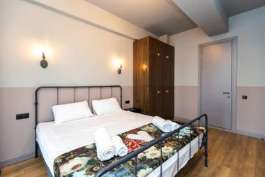 Wehost Apartment pool & gym