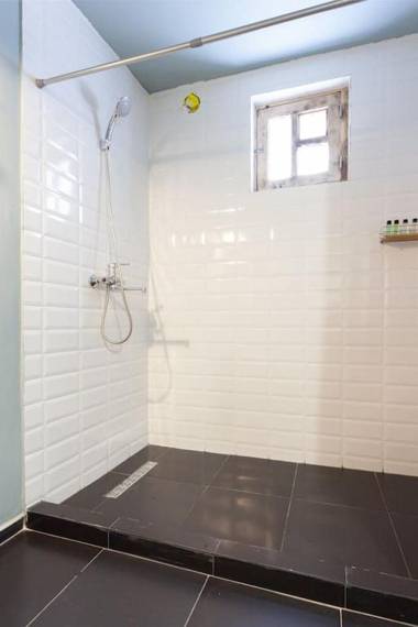 Wehost Sunny Apartment