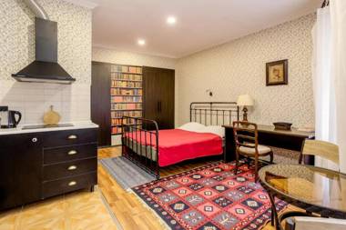 Room with quite yard view