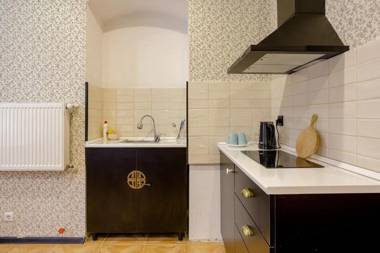 Room with quite yard view