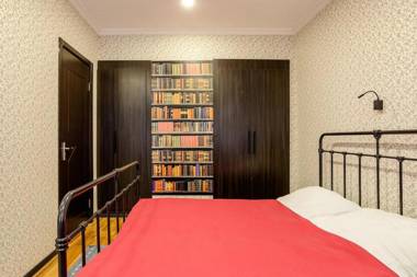 Room with quite yard view