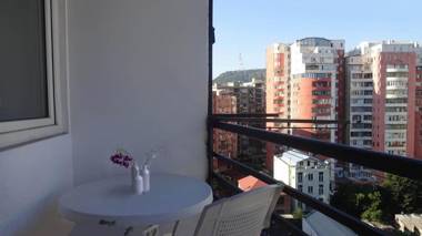 Sunshine studio with great views