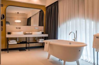 Monograph Freedom Square