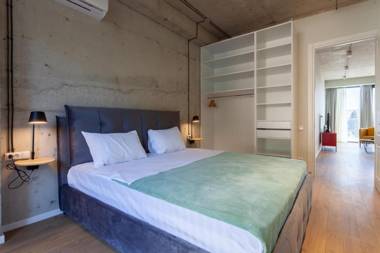 Spacious 3 BedroomR and 2 balcony Apartment in the city center