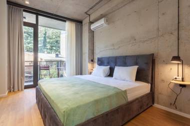 Spacious 3 BedroomR and 2 balcony Apartment in the city center