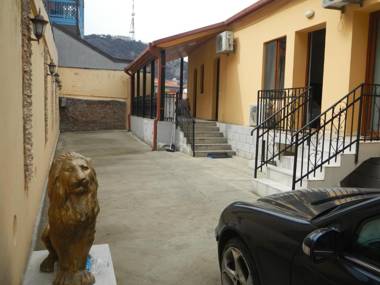 Two Lions Hotel