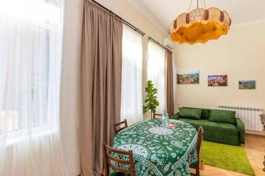 Bright and cozy 1BR apt in the heart of Tbilisi