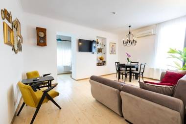 2 Bedroom Apartment behind Opera House