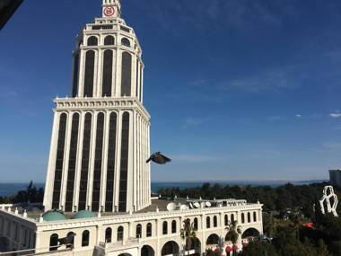 Irakli's Apartment with Sea view