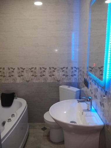 On Khimshiashvili Apartment