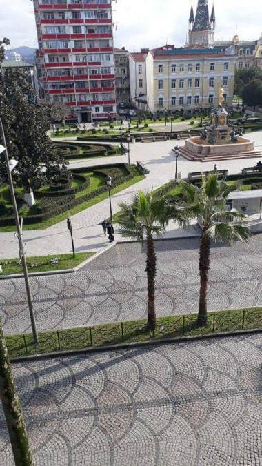 One bedroom Apartment on Rustaveli str 10