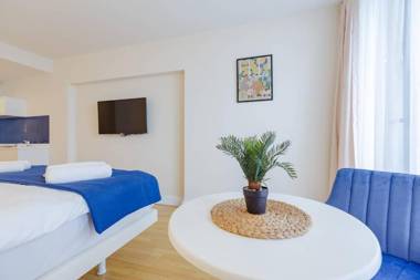 Sea View Apartment with balcony in the center of Batumi