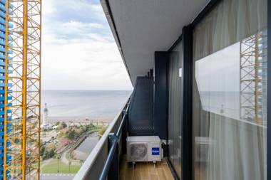 Bright Studio Apartment With Sea Views and Balcony
