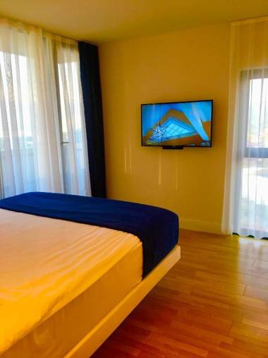 Remarkable 2-Bed Apartment in Batumi