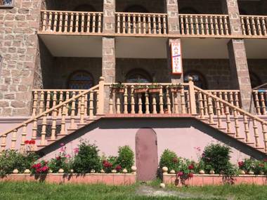 Max Hotel Gogi Alibegashvili