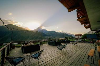 Alpenhaus Kazbegi Hotel & Restaurant