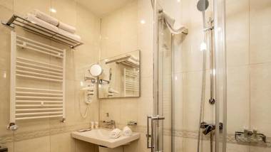 Porta Caucasia Kazbegi