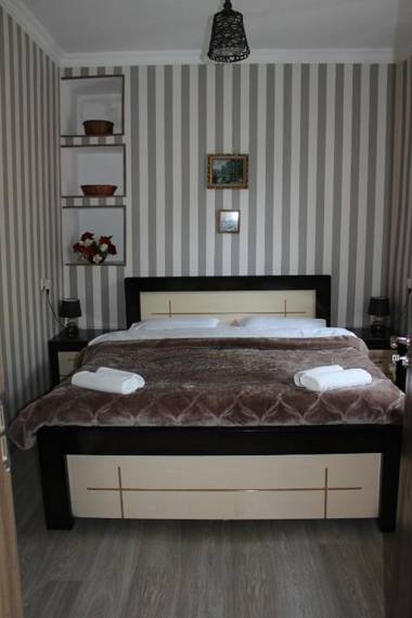 Travel Inn House Mestia • მოგზაურის სახლი