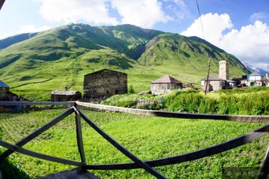 Chvibiani Guesthouse & Bar