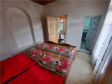 Nino & Tarzan Guesthouse