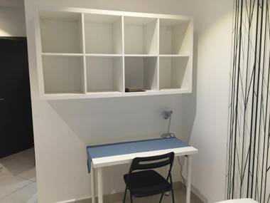 A007 Embassy Gardens Studio Apartm