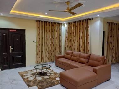 Spacious & Outstanding 3-Bed Furnished Apartment