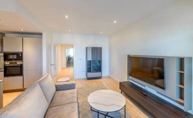 Luxury modern apartment with exceptional views! Hosted by Sweetstay