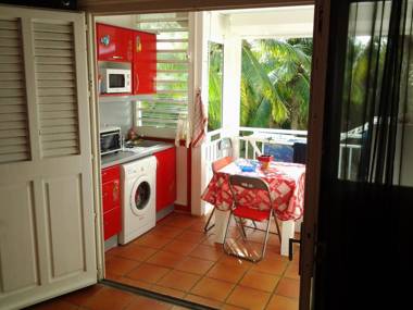 Cocotiers et pieds dans l'eau