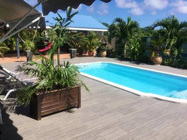 Appartement d'une chambre avec piscine partagee terrasse amenagee et wifi a Saint Francois a 3 km de la plage