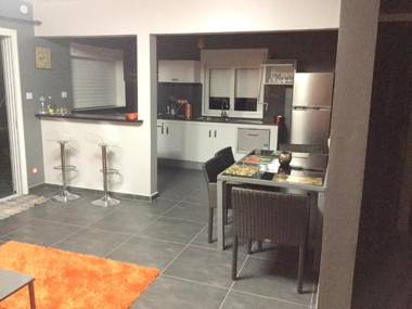 Appartement d'une chambre avec piscine partagee terrasse amenagee et wifi a Saint Francois a 3 km de la plage