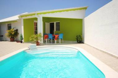 Villa d'une chambre avec piscine privee terrasse amenagee et wifi a Saint francois a 2 km de la plage