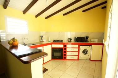 Villa d'une chambre avec piscine privee terrasse amenagee et wifi a Saint francois a 2 km de la plage